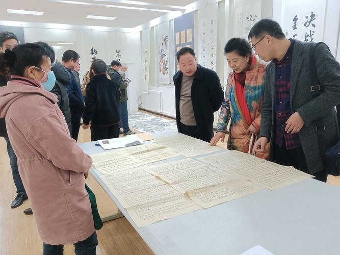 銅川市文化藝術(shù)沙龍與王益區(qū)美術(shù)家協(xié)會(huì)聯(lián)合舉辦月度書畫交流活動(dòng)